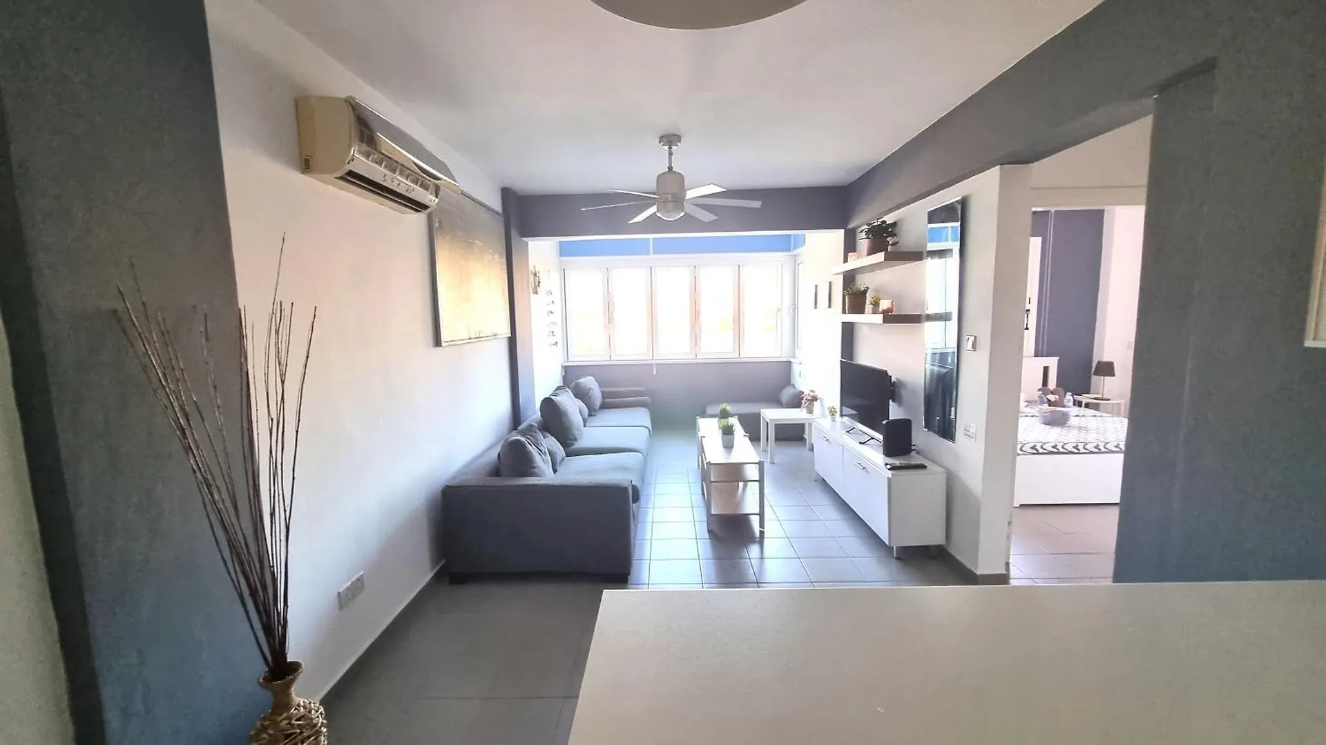 דירה לרנקה Beachside Comfort - 2Br Apt,5 Min To The Beach