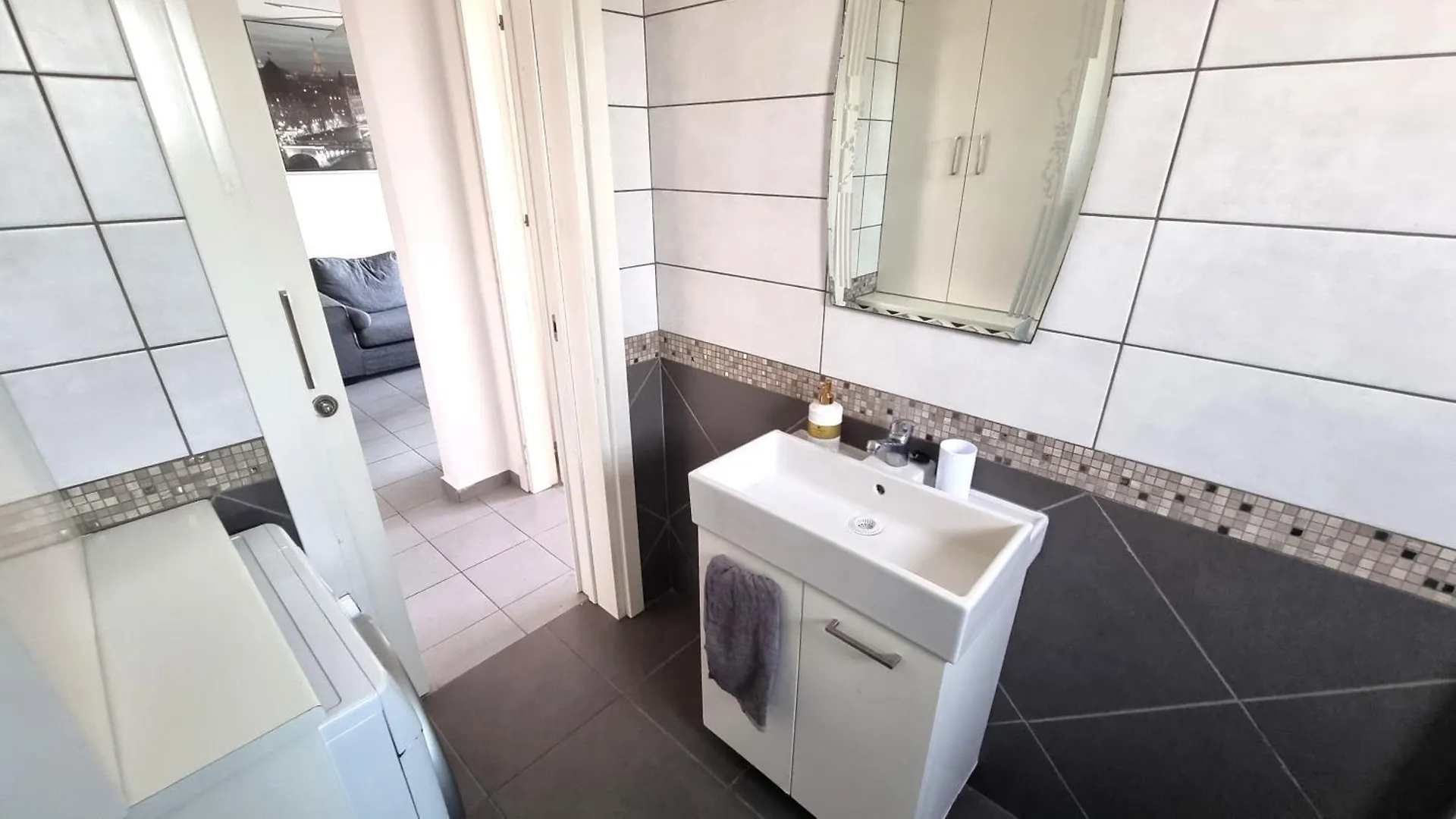 Beachside Comfort - 2Br Apt,5 Min To The Beach Ларнака Апартаменты