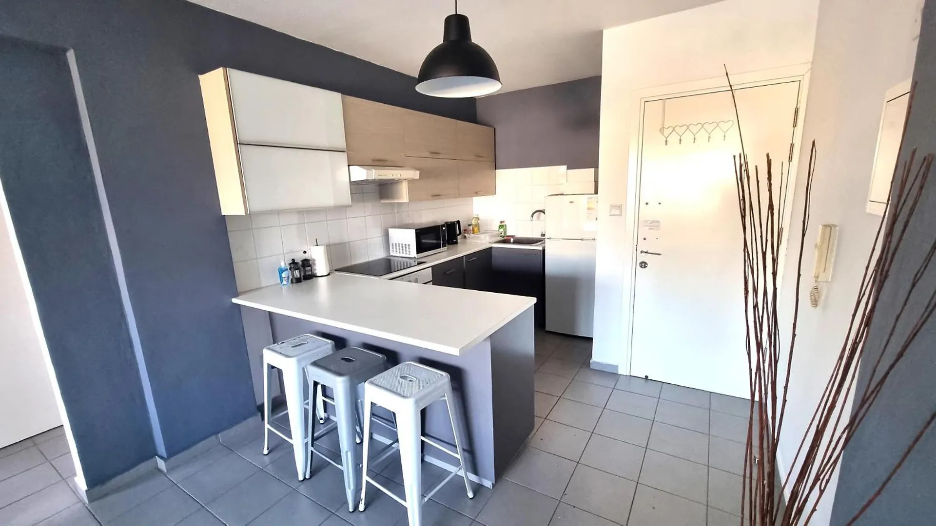 Beachside Comfort - 2Br Apt,5 Min To The Beach Ларнака Кипр