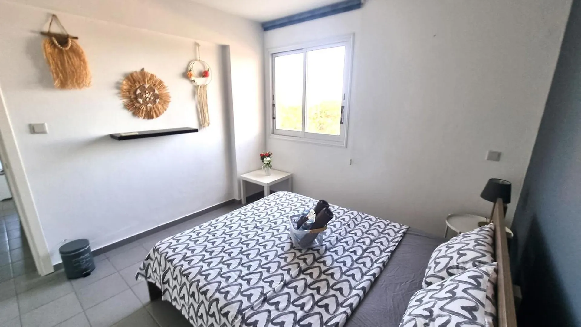 Апартаменты Beachside Comfort - 2Br Apt,5 Min To The Beach Ларнака