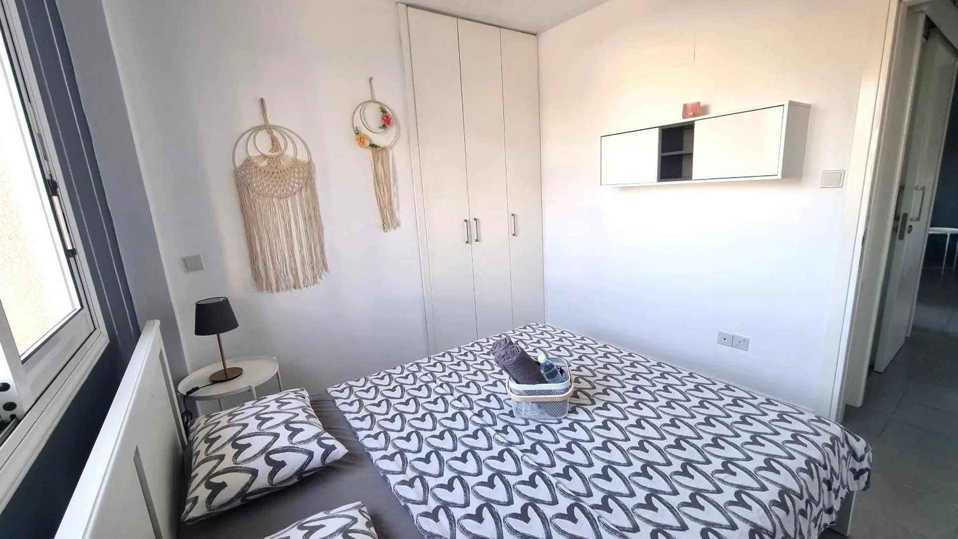 דירה לרנקה Beachside Comfort - 2Br Apt,5 Min To The Beach קפריסין